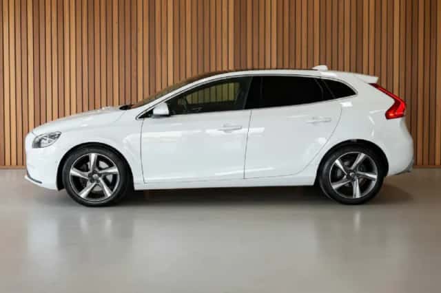 Volvo V40 (2015) thumbnail 5
