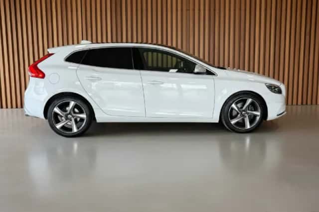 Volvo V40 (2015) thumbnail 6