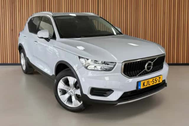 Volvo XC40 (2020) thumbnail 2