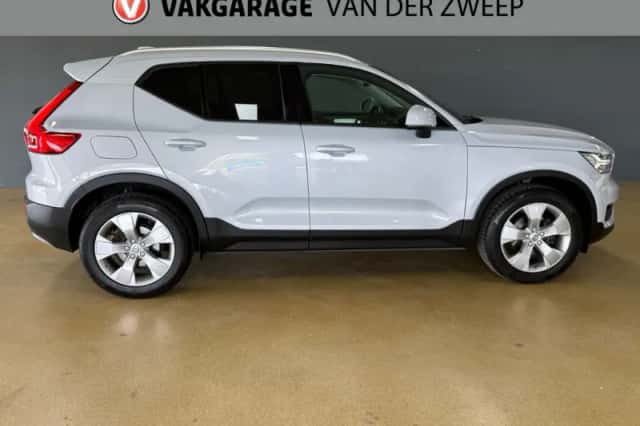 Volvo XC40 (2020) thumbnail 3