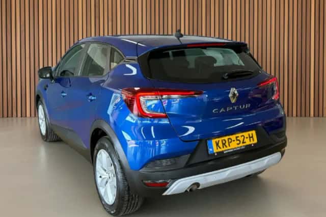 Renault Captur (2021) thumbnail 3