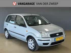 Ford Fusion (2004) thumbnail 7