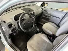 Ford Fusion (2004) thumbnail 9