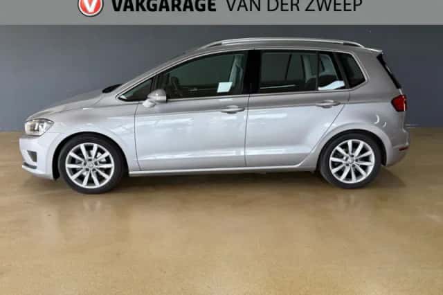 Volkswagen Golf (2017) thumbnail 2