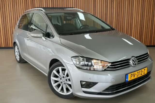 Volkswagen Golf (2017) thumbnail 2