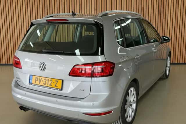 Volkswagen Golf (2017) thumbnail 3
