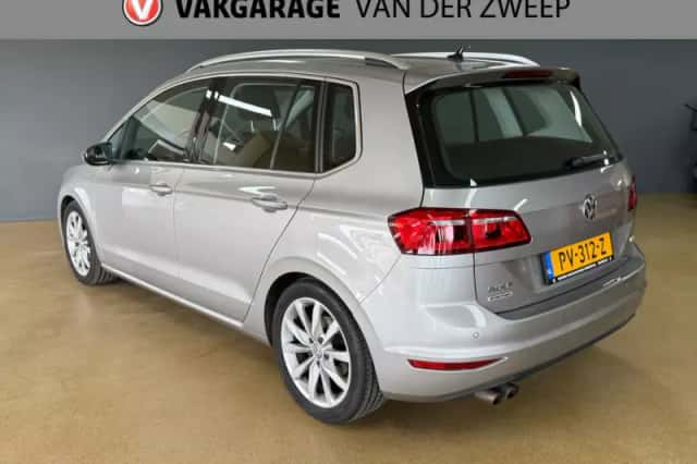 Volkswagen Golf (2017) thumbnail 3