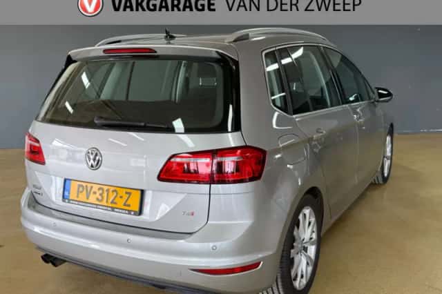 Volkswagen Golf (2017) thumbnail 4