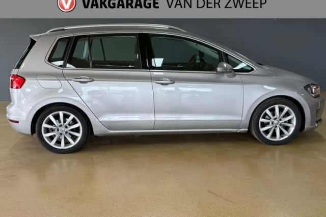 Volkswagen Golf (2017) thumbnail 5