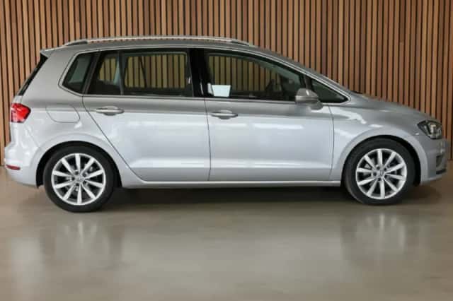 Volkswagen Golf (2017) thumbnail 4