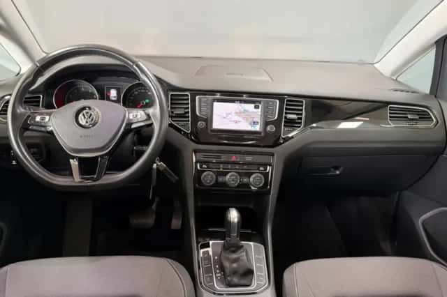 Volkswagen Golf (2017) thumbnail 6