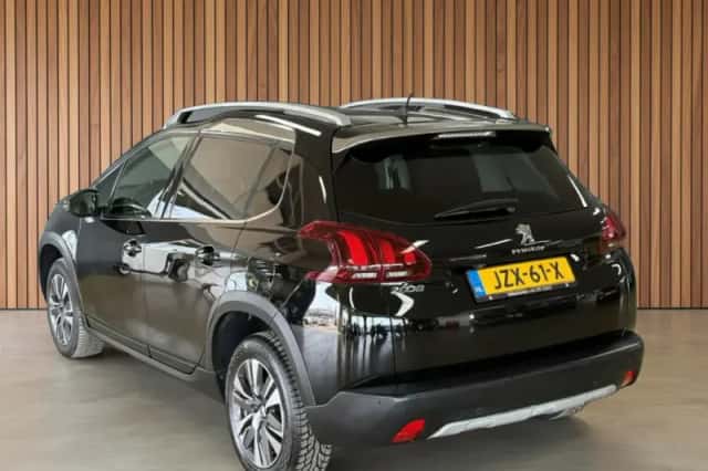 Peugeot 2008 (2018) thumbnail 3