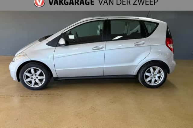 Mercedes-Benz A-Klasse (2011) thumbnail 2
