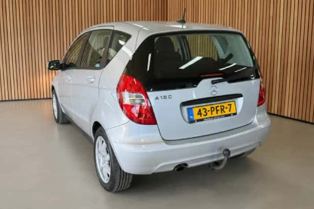 Mercedes-Benz A-Klasse (2011) thumbnail 3
