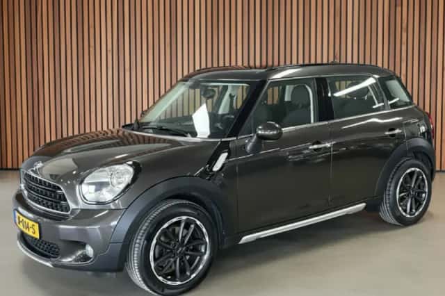 MINI Countryman (2016) thumbnail 1