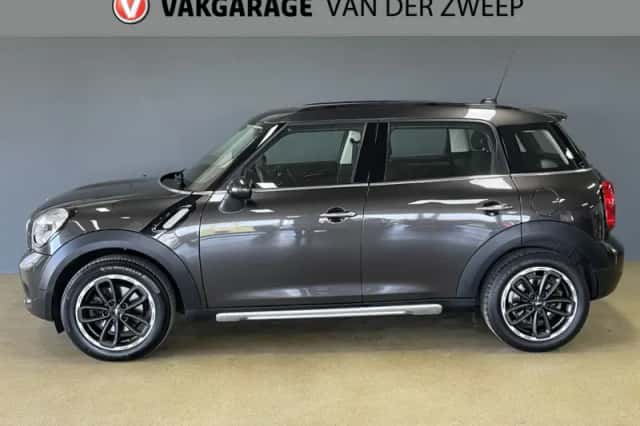 MINI Countryman (2016) thumbnail 2