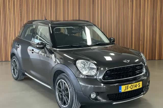 MINI Countryman (2016) thumbnail 2