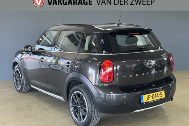 MINI Countryman (2016) thumbnail 3