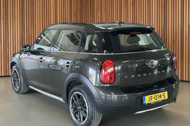 MINI Countryman (2016) thumbnail 3
