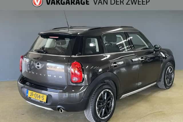 MINI Countryman (2016) thumbnail 4