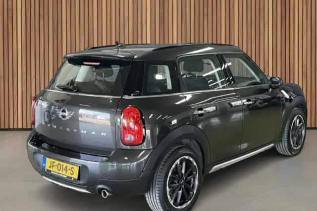 MINI Countryman (2016) thumbnail 4