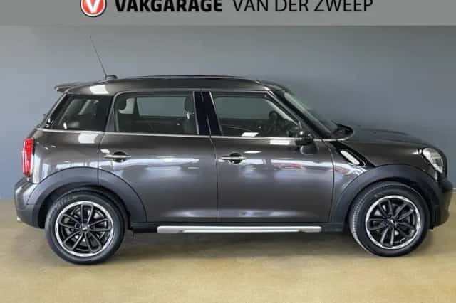 MINI Countryman (2016) thumbnail 5