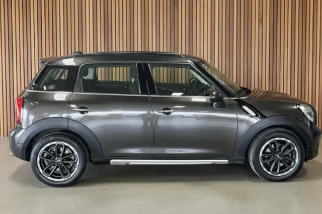 MINI Countryman (2016) thumbnail 5