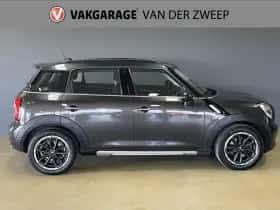 MINI Countryman (2016) thumbnail 5