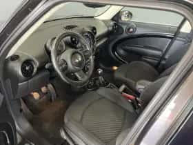MINI Countryman (2016) thumbnail 8