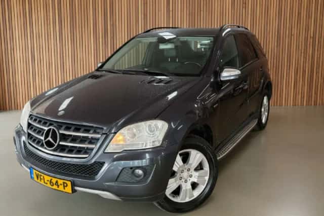 Mercedes-Benz ML-Klasse (2010) thumbnail 1