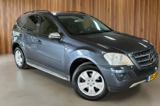 Mercedes-Benz ML-Klasse (2010) thumbnail 2