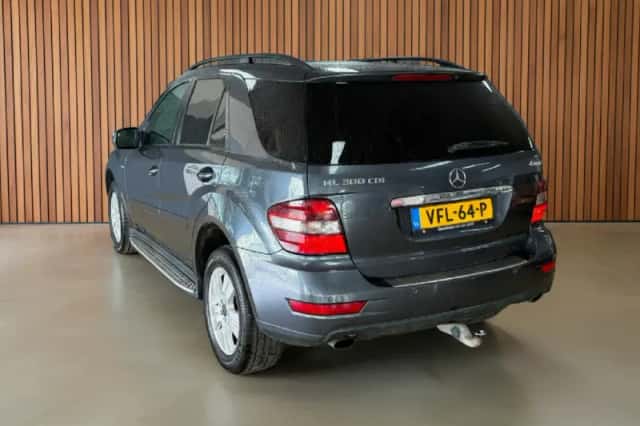 Mercedes-Benz ML-Klasse (2010) thumbnail 3