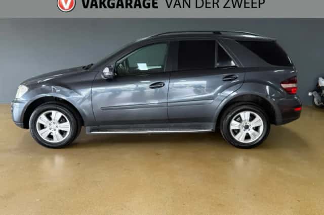 Mercedes-Benz ML-Klasse (2010) thumbnail 3