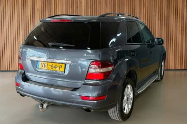 Mercedes-Benz ML-Klasse (2010) thumbnail 4