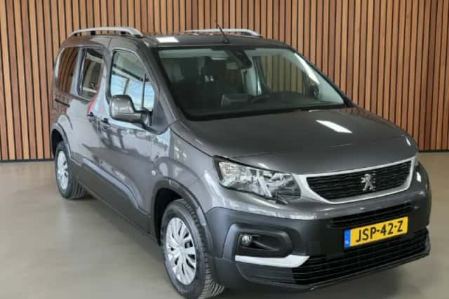 Peugeot Rifter (2020) thumbnail 2