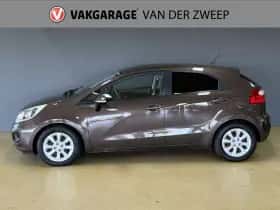Kia Rio (2012) thumbnail 2