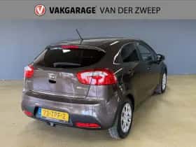 Kia Rio (2012) thumbnail 4