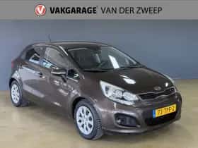 Kia Rio (2012) thumbnail 6