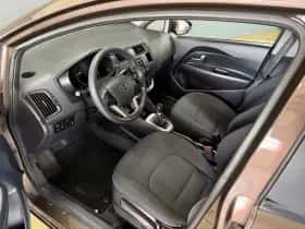 Kia Rio (2012) thumbnail 7