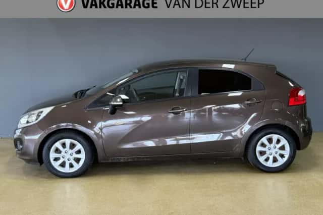Kia Rio (2012) thumbnail 2