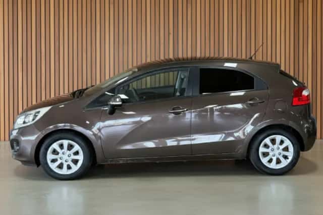 Kia Rio (2012) thumbnail 6