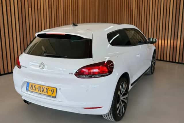 Volkswagen Scirocco (2011) thumbnail 3