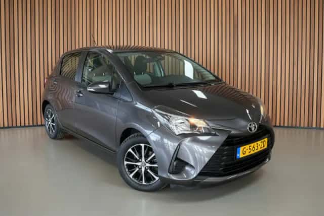 Toyota Yaris (2019) thumbnail 2