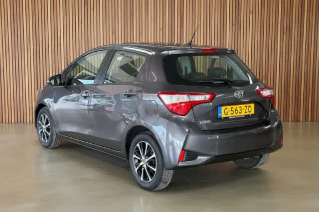 Toyota Yaris (2019) thumbnail 3