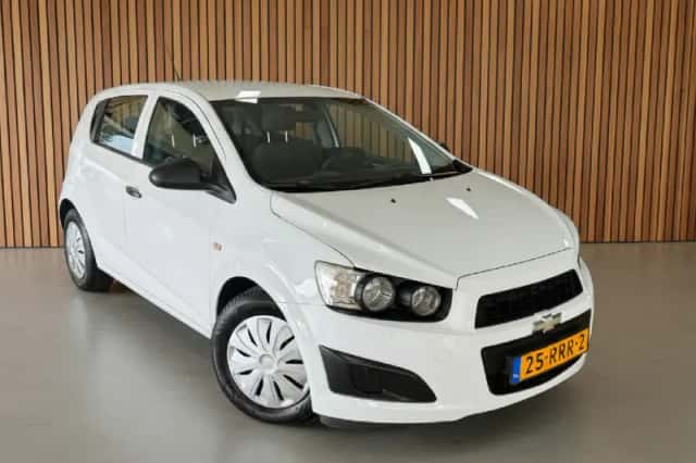 Chevrolet Aveo (2011) thumbnail 2