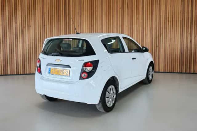 Chevrolet Aveo (2011) thumbnail 4