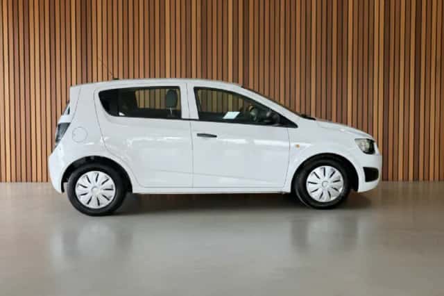 Chevrolet Aveo (2011) thumbnail 6