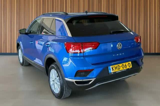 Volkswagen T-Roc (2020) thumbnail 3