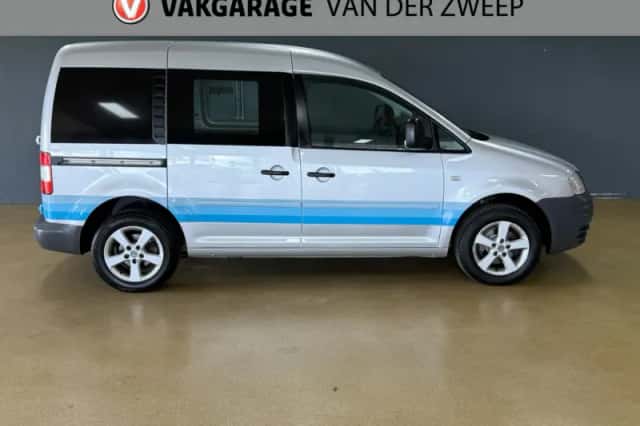 Volkswagen Caddy (2008) thumbnail 3