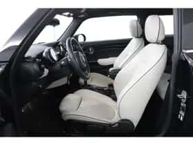 MINI Cooper (2023) thumbnail 3